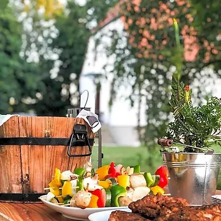 Bed & Breakfast Kompleks Dwór Gogolewo